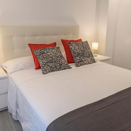 Apartamentos Constitucion By Renthas Malaga Ngoại thất bức ảnh